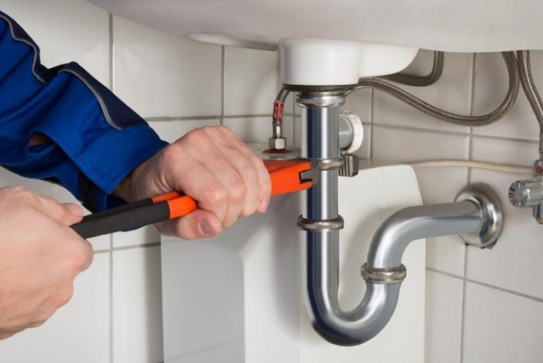 Pourquoi choisir un traitement professionnel des sanitaires à SOMMESOUS ?